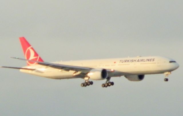 BOEING 777-300ER (TC-LJC)