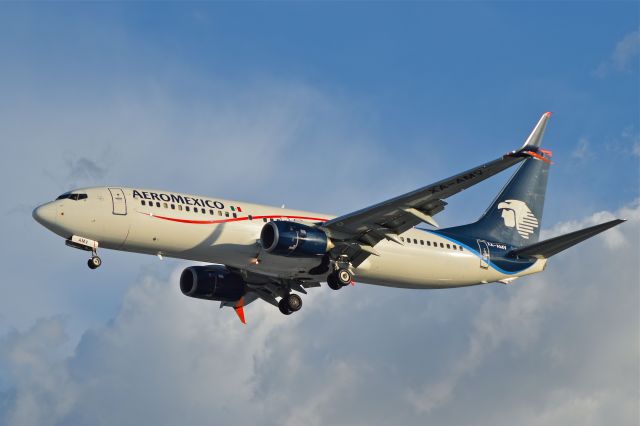 Boeing 737-800 (XA-AMV) - Boeing B737-852 XA-AMV MSN 43659 of AeroMexico on approach to Mexico City International Airport (07/2018).