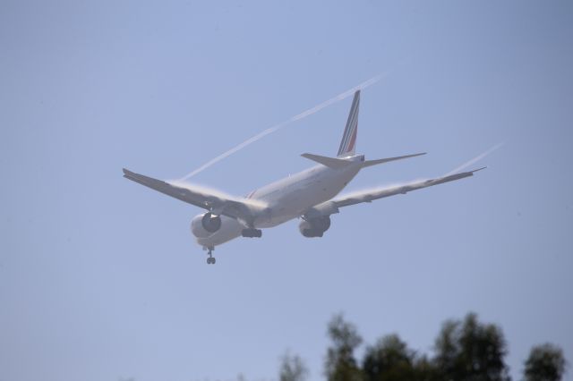 BOEING 777-300ER (F-GSQF)