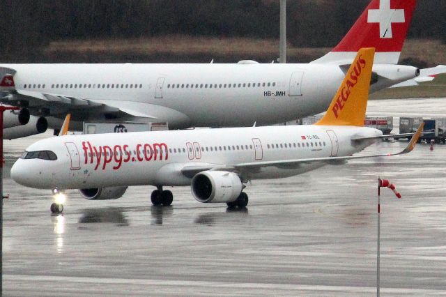 Airbus A321neo (TC-RDL) - Taxiing to Stand E62 on 18-Jan-24 operating flight PGT947 from LTFJ.