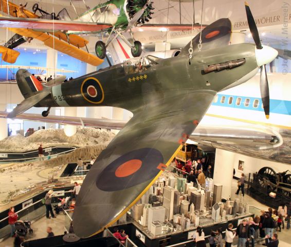 SUPERMARINE Spitfire (P9306) - Jan. 2012 - Museum of Science & industry, Chicago, IL