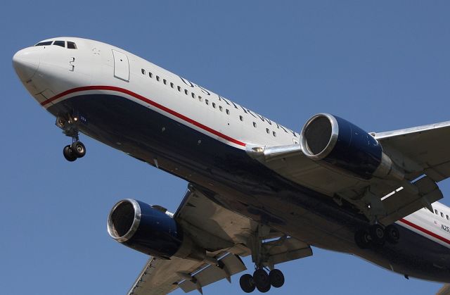 BOEING 767-200 (N253AY) - On short final for runway 27R, completing flight AWE711 from Zurich, Switzerland