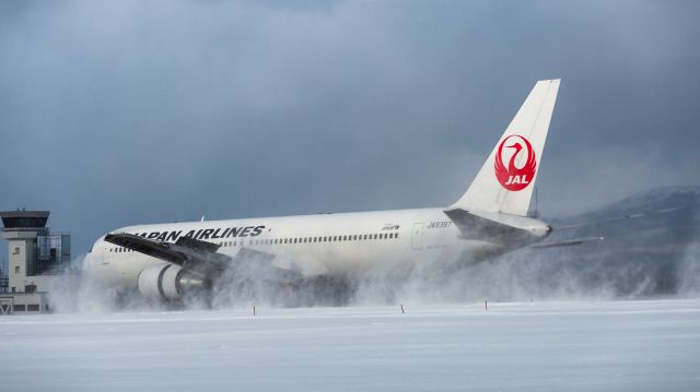 BOEING 767-300 (JA8397) - Japan Airlines / Boeing 767-346br /Jan.10.2016 Hakodate Airport [HKD/RJCH] JAPAN