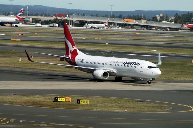 Boeing 737-800 (VH-VZM) - Qantas VH-VZM taxing to the gate on the 29th July 2016