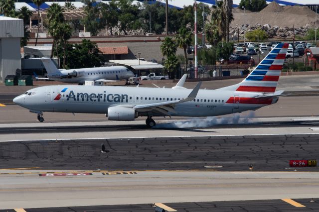 Boeing 737-800 (N316PF)