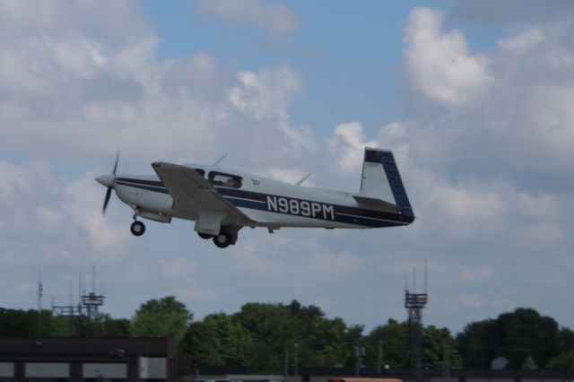 Mooney M-20 (N989PM)