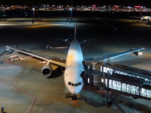 Boeing 777-200 (JA716A)