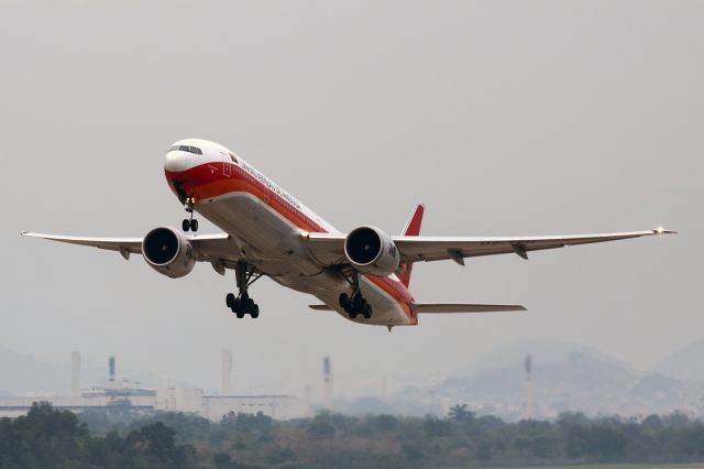 Boeing 777-200 (D2-TEH)