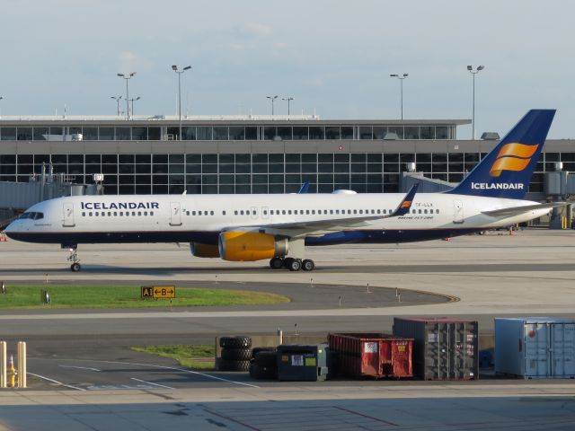 Boeing 757-200 (TF-LLX) - Taxiing in after arriving at Washington Dulles. Summer 2015