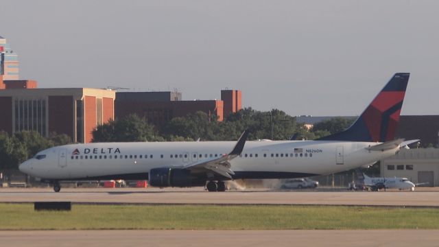 Boeing 737-900 (N826DN)