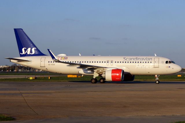 Airbus A320neo (SE-RON) - Taxiing to Stand 226 on 25-Mar-19 operating flight SAS1523 from ESSA.