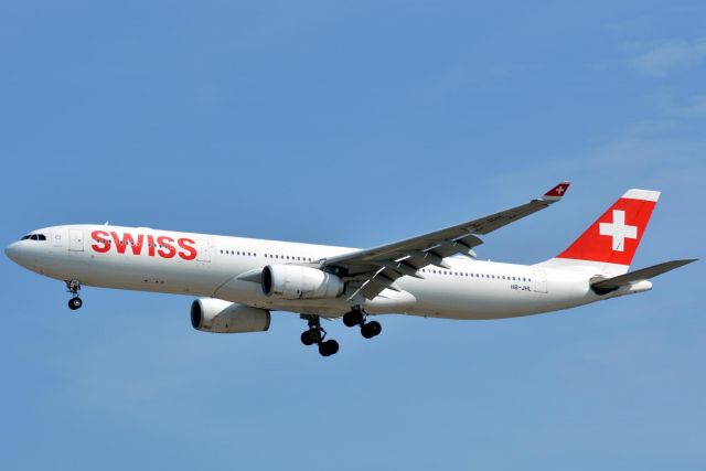 Airbus A330-300 (HB-JHL) - Swiss 54 Heavy arriving from Zurich 