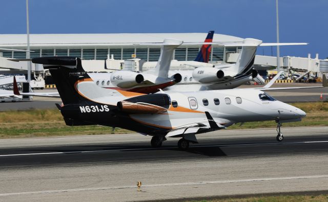 Embraer Phenom 300 (N631JS)