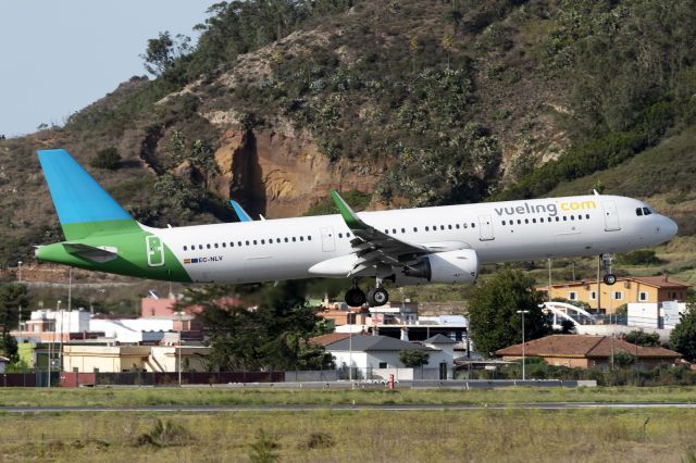 Airbus A321 (EC-NLV) - TENERIFE NORTEbr /20 AUGUST 2021br /br /Airline: Vuelingbr /Reg: EC-NLV br /Aircraft: Airbus A321-211br /Serial #: 6454