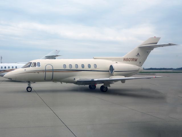 Hawker 800 (N801RM)