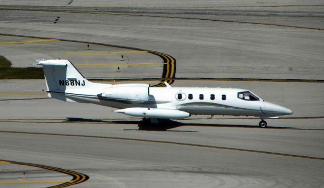 Learjet 35 (N88NJ)