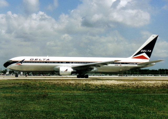 BOEING 767-300 (N139DL)