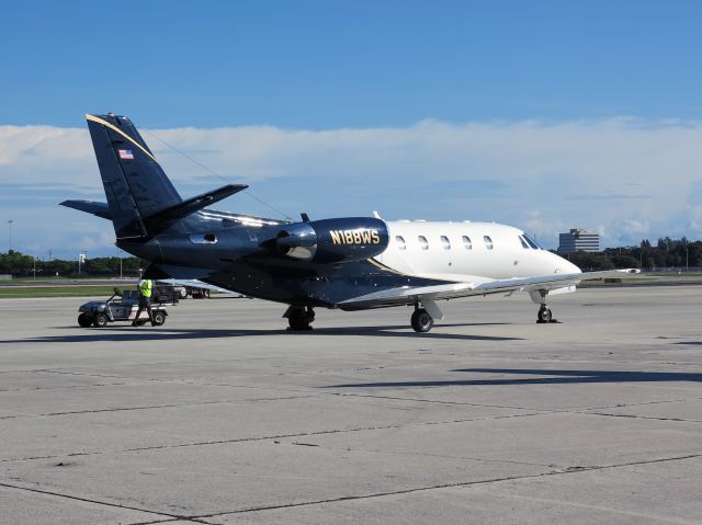 Cessna Citation Excel/XLS (N188WS) - Very nice paint.