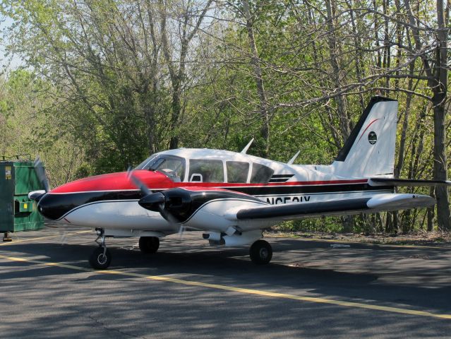 Piper Apache (N6521Y) - A very nice aircraft!