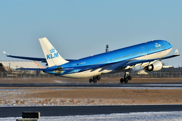 Airbus A330-300 (PH-AKF) - KLM Airbus A330-303 departing YYC on Dec 31.