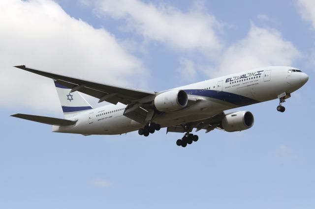 Boeing 777-200 (4X-ECB)