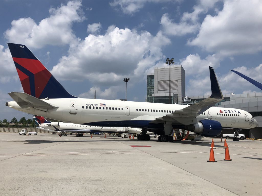 Boeing 757-200 (N709TW)