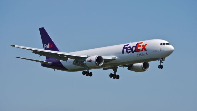 BOEING 767-300 (N101FE) - BOE556 on final to Rwy 16R to complete a flight test on 8.12.13. (LN:1058 cn 42706). This is the first Boeing 767 for FDX. The aircraft is using temp registration N60659.