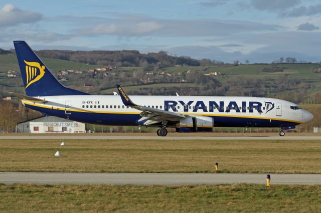 Boeing 737-800 (EI-EFK)