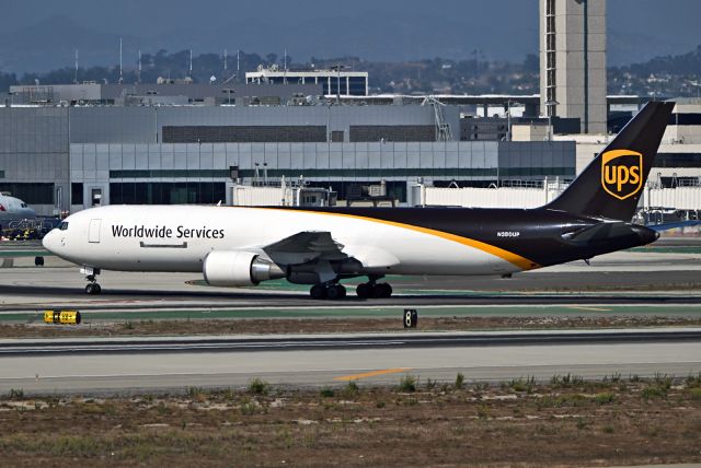 BOEING 767-300 (N380UP)