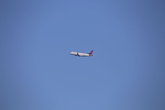 EMBRAER 175 (long wing) (N286SY)