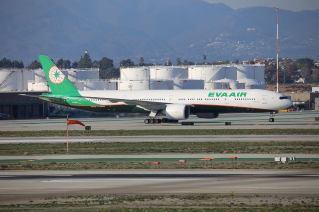 BOEING 777-300ER (B-16725)