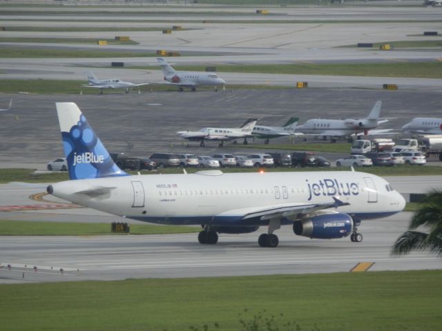 Airbus A320 (N655JB)