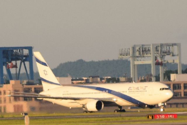 BOEING 767-300 (4X-EAR)