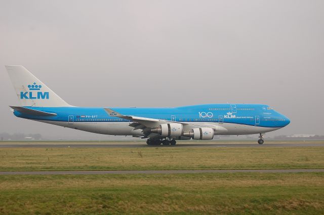 Boeing 747-400 (PH-BFT) - KLM B747-406M cn28459; Arrival RWY18R at EHAM