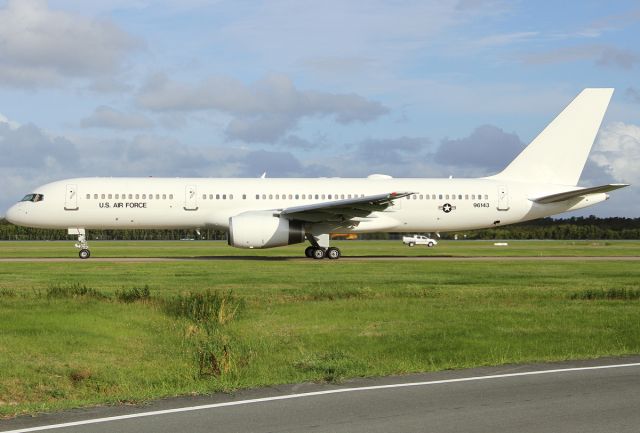 Boeing 757-200 (99-6143)