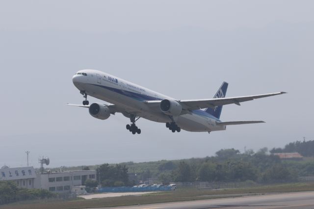 BOEING 777-300 (JA757A) - 15 June 2015:HKD-HND.