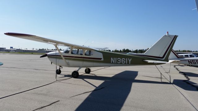 Cessna Skyhawk (N1361Y) - 1961 CESSNA 172C VISITING.