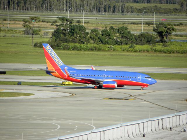 Boeing 737-700 (N728SW)