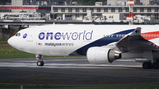 Airbus A330-300 (9M-MTO) - one world特別塗装機