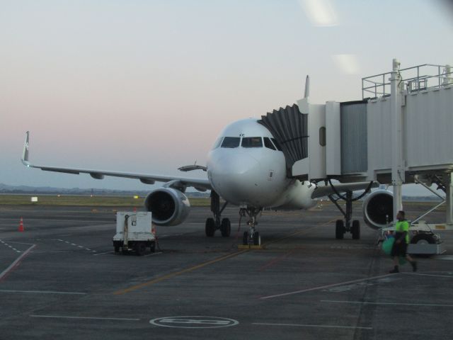 Airbus A320 (ZK-OXE)