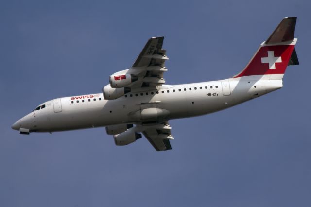 de Havilland Dash 8-400 (HB-IXV)