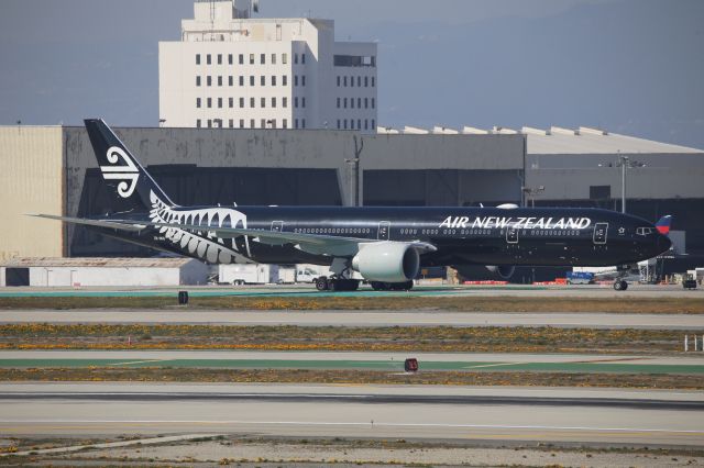 BOEING 777-300ER (ZK-OKQ)