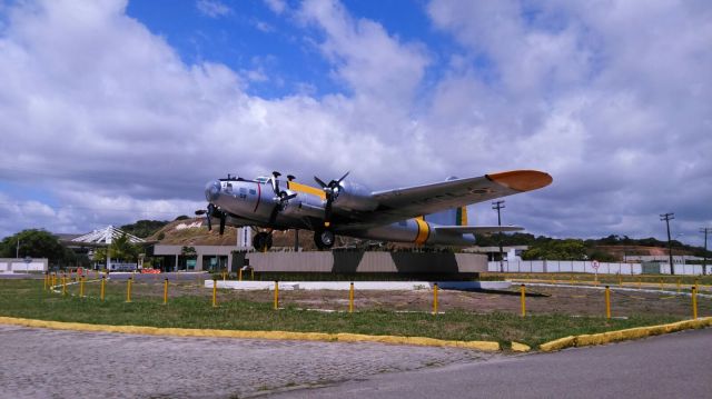 Lockheed L-188 Electra (FAB5402) - Boeing B-17G Flying Fortress (Recife Air Base/Brazilian Air Force; Recife, Pernambuco - Brazil)