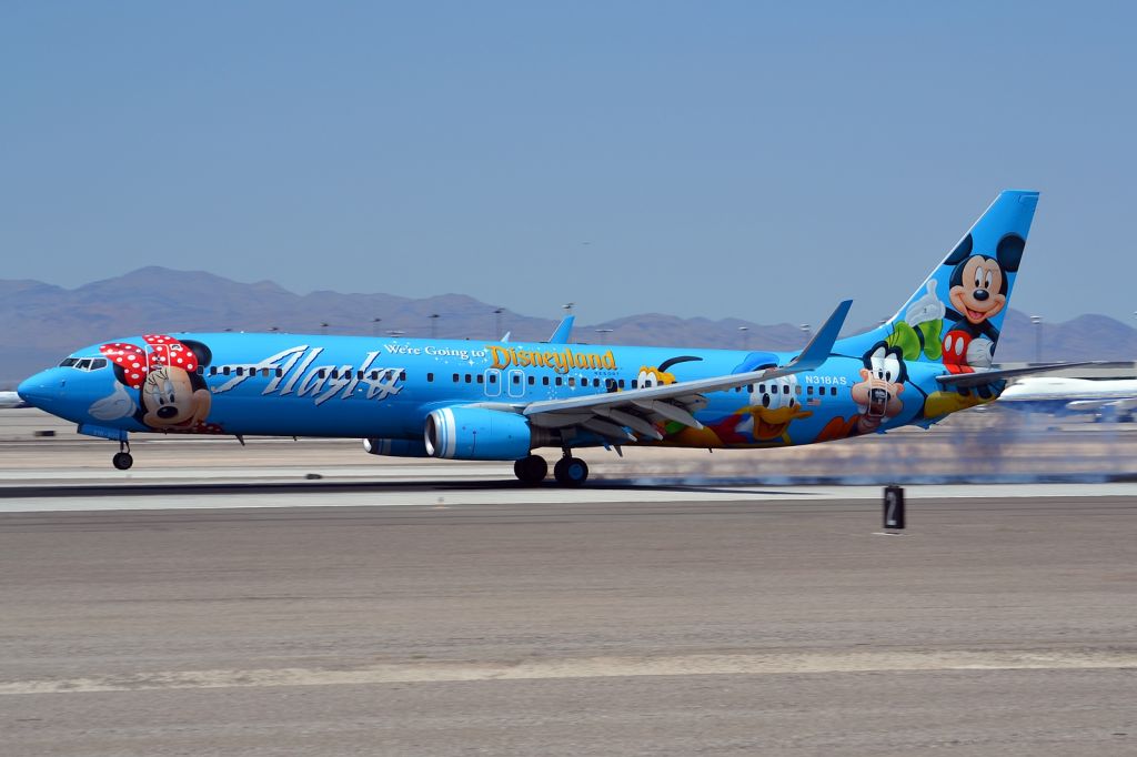 Boeing 737-900 (N318AS)