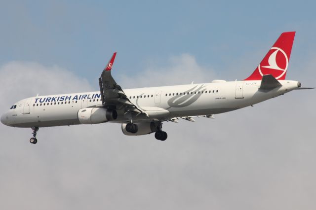 Airbus A321 (TC-JTK)