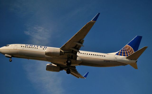 Boeing 737-800 (N73276)