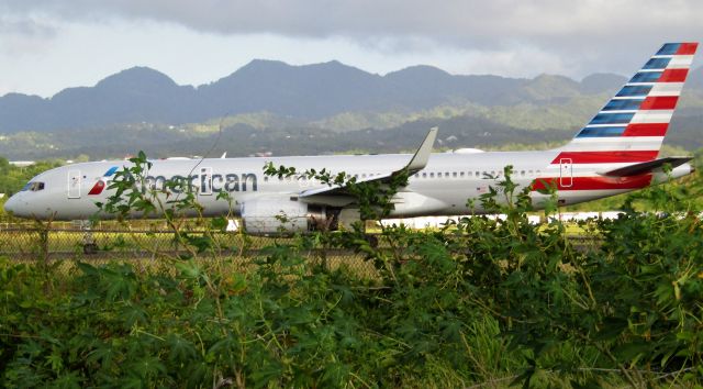 Boeing 757-200 (N189AN)