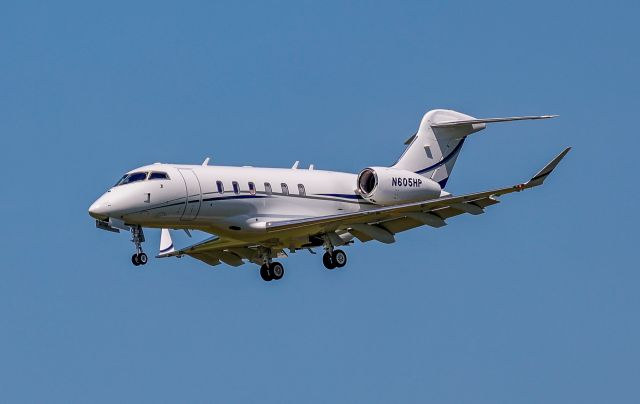 Canadair Challenger 350 (N605HP)