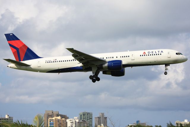 Boeing 757-200 (N676DL)