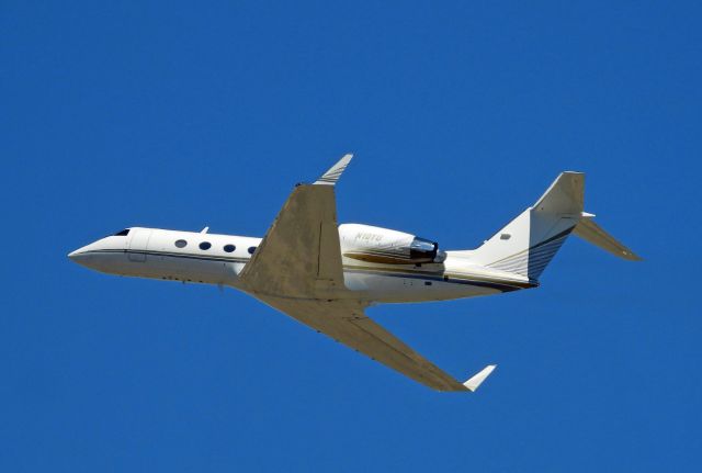 Gulfstream Aerospace Gulfstream IV (N10YU) - Departing 27 at Carson City